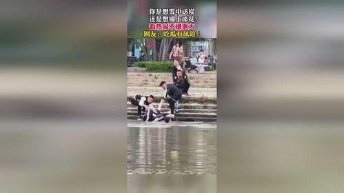 露天吃瓜群众视频,揭秘街头热辣现场