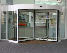 贵阳网红玻璃门,透明奇观，打卡必去的地标新宠