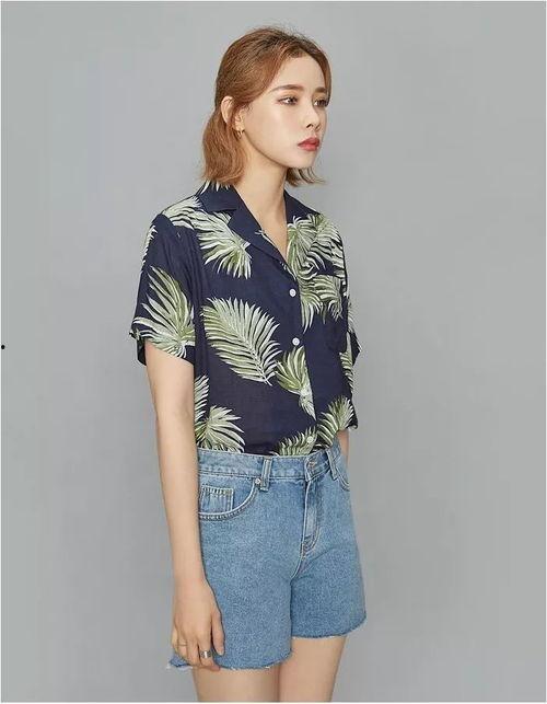 女明星花衬衣,女明星们的时尚花衬衣穿搭解析