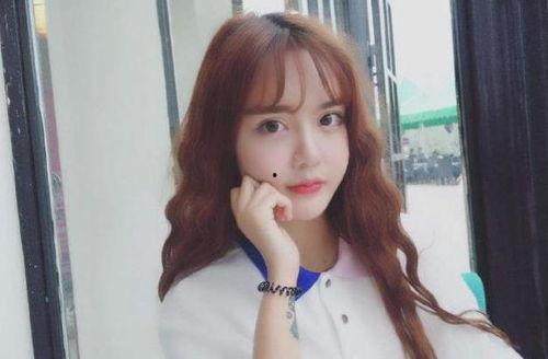 小女网红 画画,绘画艺术与网络魅力交织的青春风采