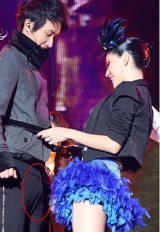 男明星裤裆凸起图,揭秘明星私生活意外曝光