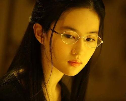 明星上台可以戴眼镜吗,戴镜风采依旧