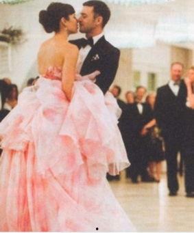 丽江明星婚礼场地,浪漫邂逅，星光璀璨的梦幻婚礼殿堂