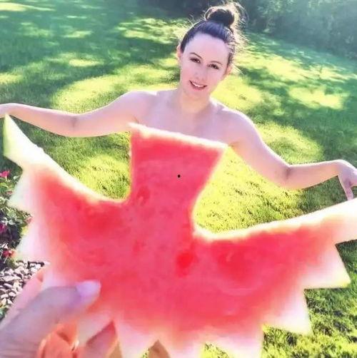 网红明星泡泡吃瓜是谁,揭秘网红明星泡泡吃瓜背后的真实身份