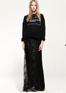 明星黑色半身长裙,明星黑色半身长裙的优雅风采